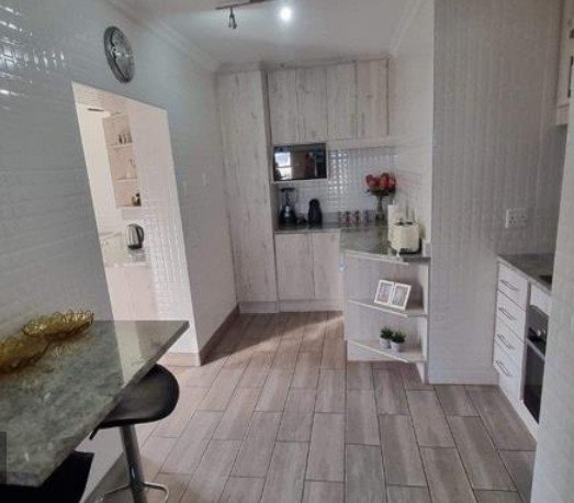 To Let 3 Bedroom Property for Rent in Wavecrest Eastern Cape